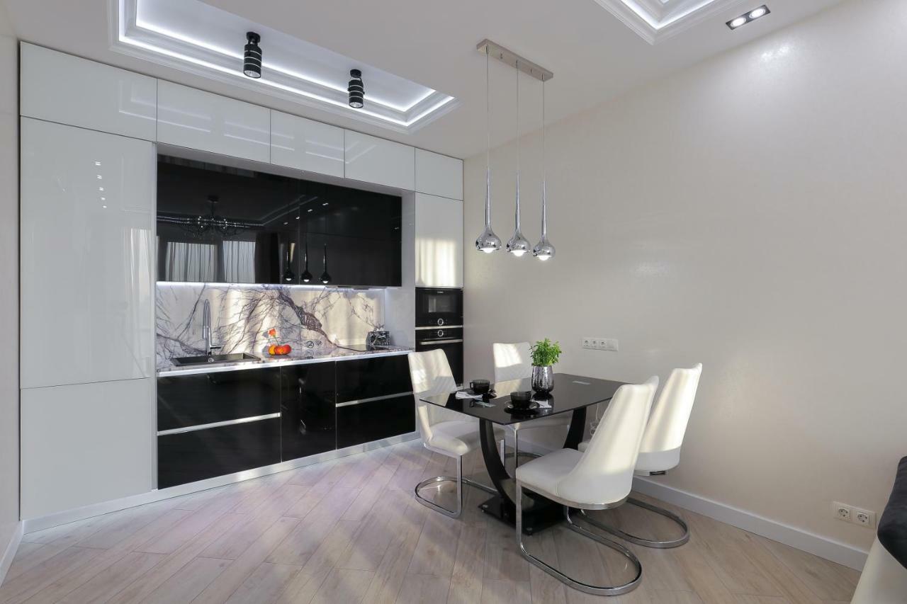 Black&White Apartment In Smart Plaza Киев Экстерьер фото