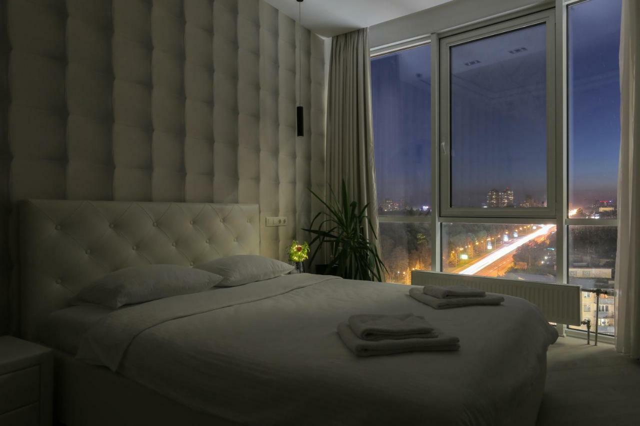 Black&White Apartment In Smart Plaza Киев Экстерьер фото