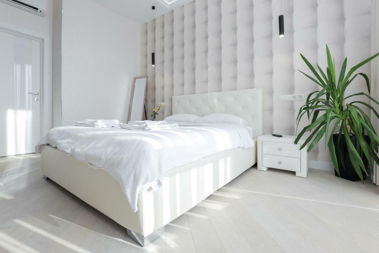 Black&White Apartment In Smart Plaza Киев Экстерьер фото