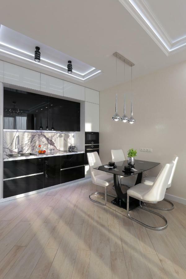 Black&White Apartment In Smart Plaza Киев Экстерьер фото