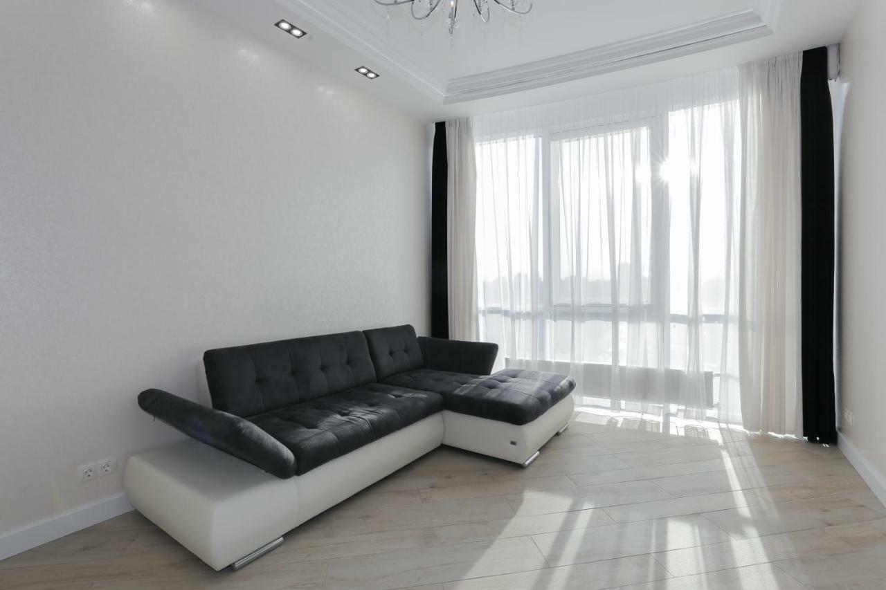 Black&White Apartment In Smart Plaza Киев Экстерьер фото