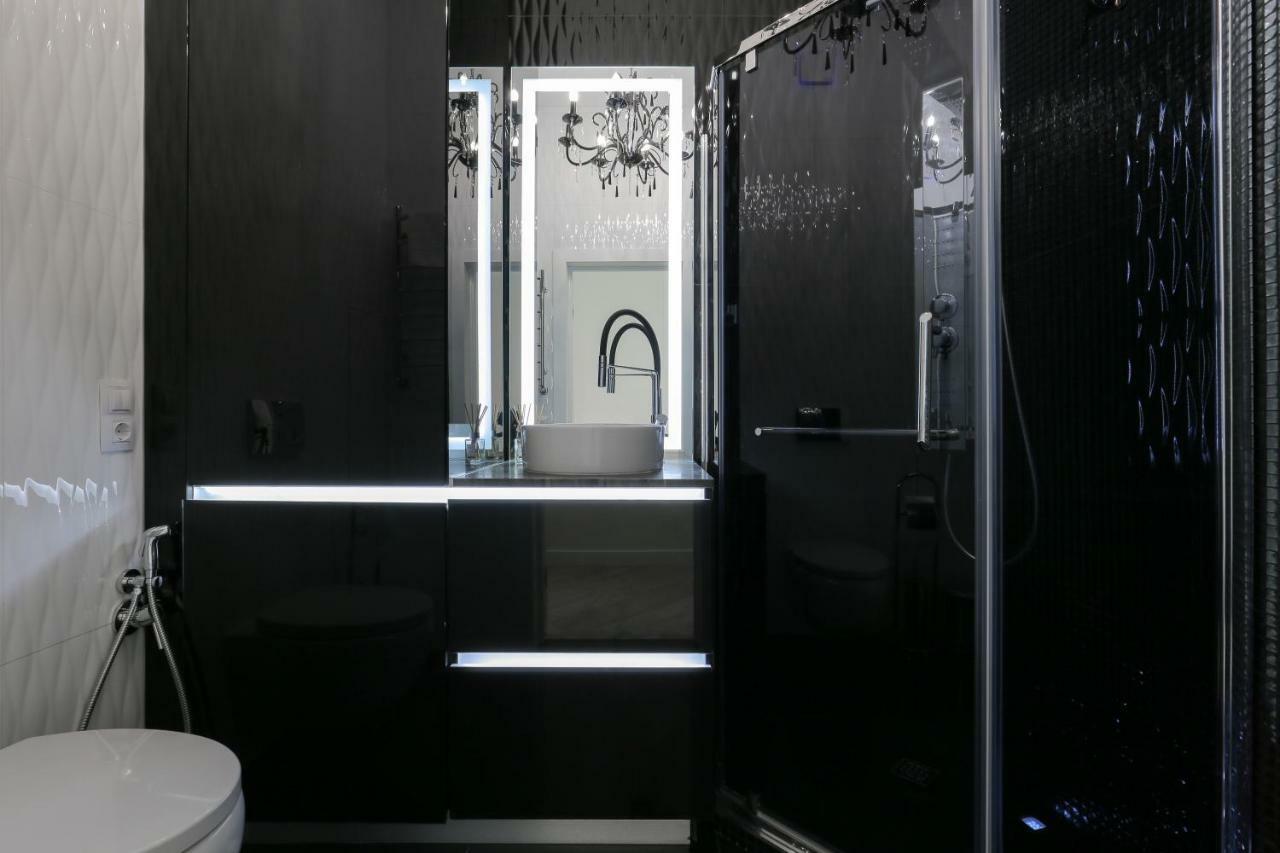 Black&White Apartment In Smart Plaza Киев Экстерьер фото