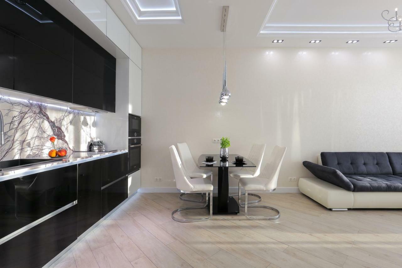 Black&White Apartment In Smart Plaza Киев Экстерьер фото